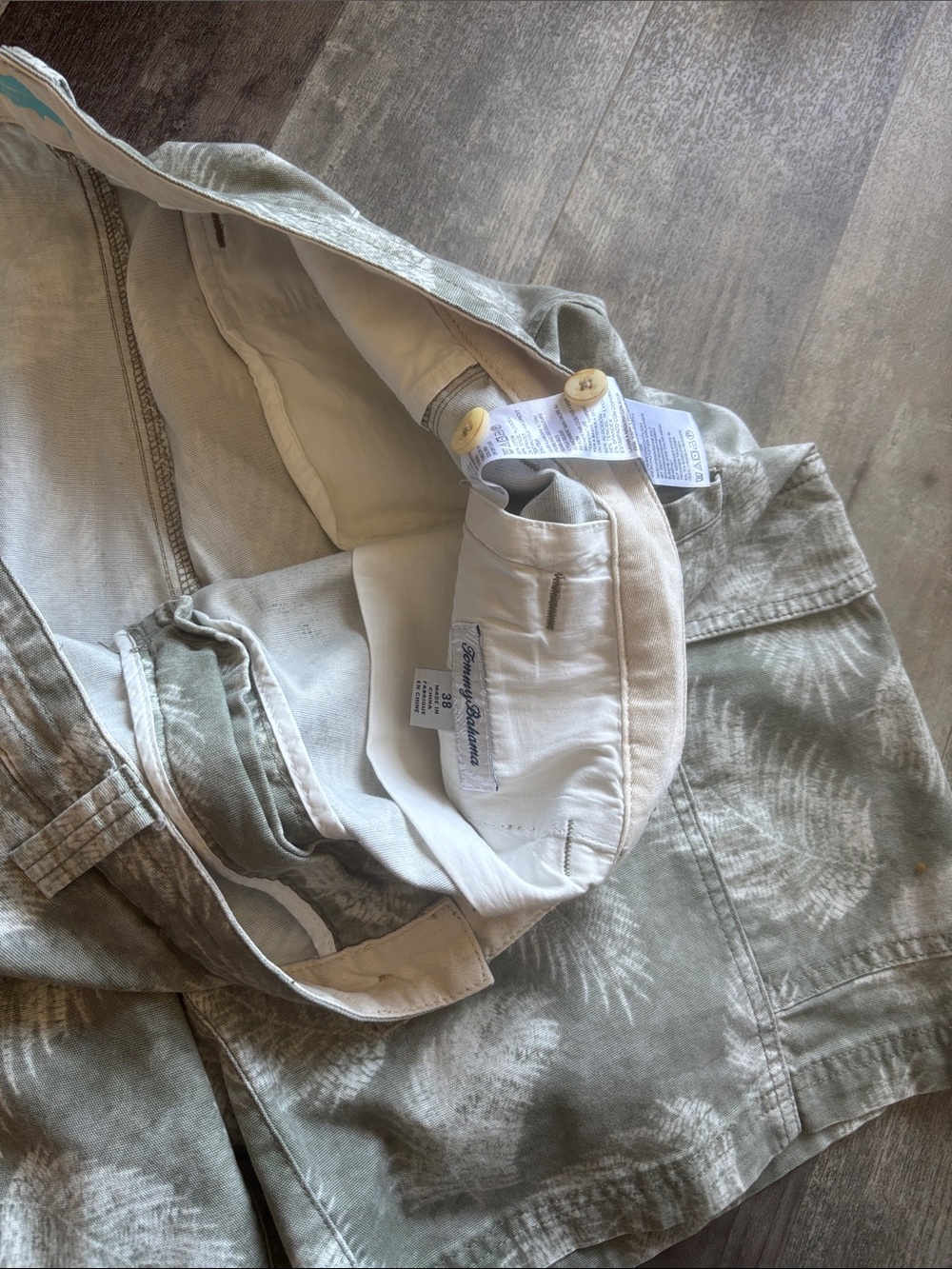 Tommy Bahama Men’s Palm Leaf Shorts - Picture 4 of 4